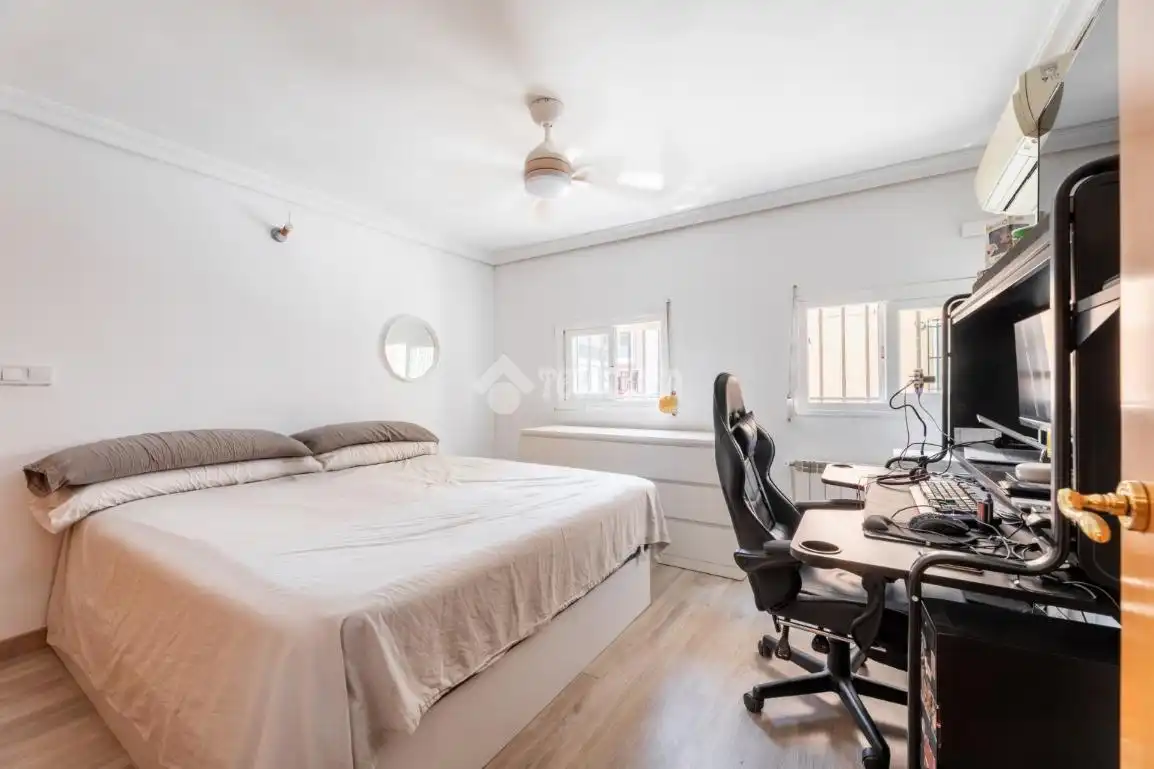Bedroom of Flat for sale in Madrid  with Air Conditioner