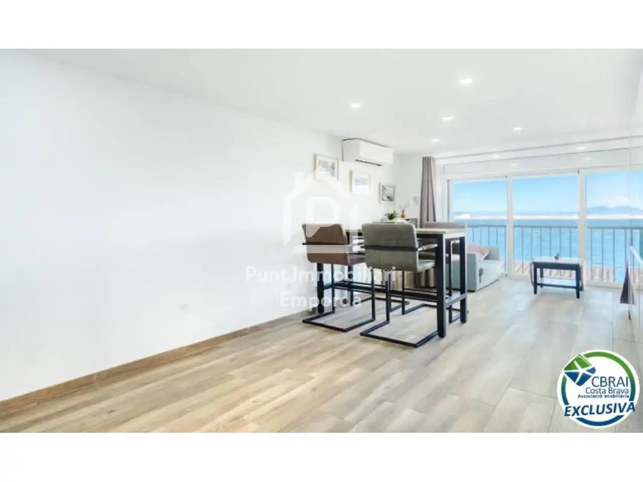 Sala de estar de Estudio en venta en Roses con Aire acondicionado, Parquet y Amueblado