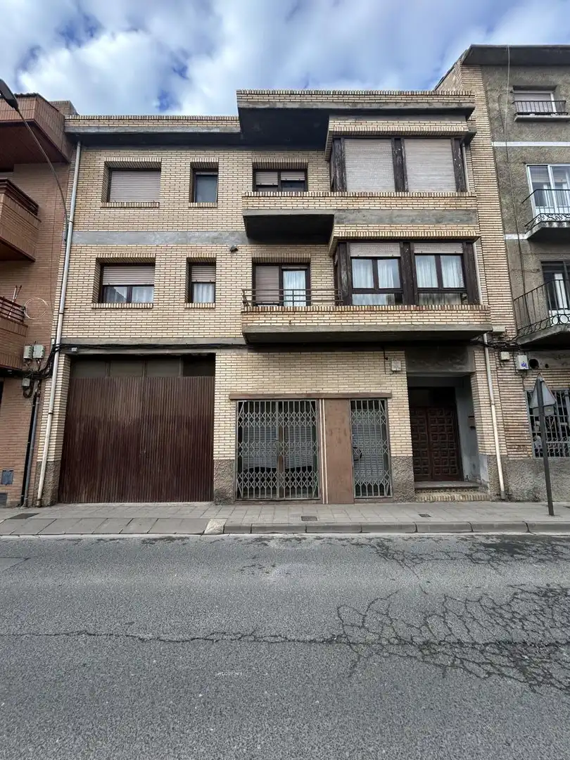 Vista exterior de Casa adosada en venta en Corella con Calefacción, Jardín privado y Terraza