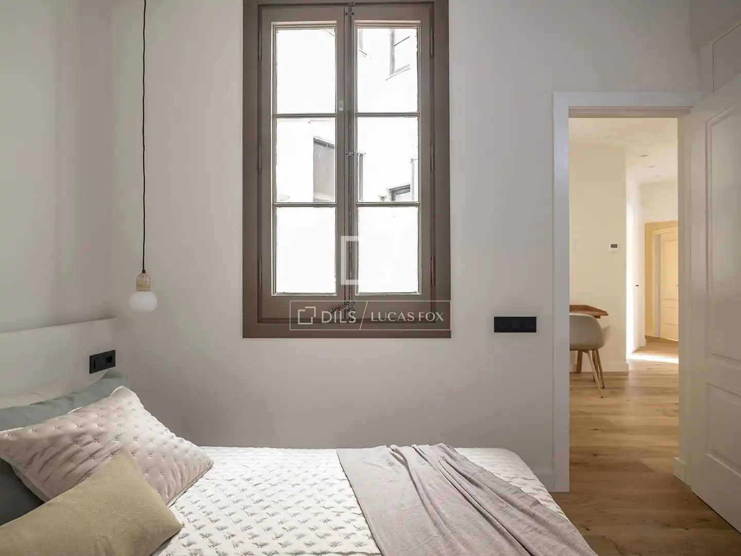 Schlafzimmer von Wohnung zum Verkauf in Barcelona mit Klimaanlage, Heizung und Balkon