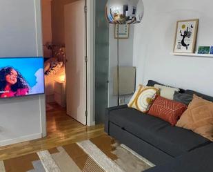 Living room of Flat to rent in  Madrid Capital  with Air Conditioner, Heating and Parquet flooring