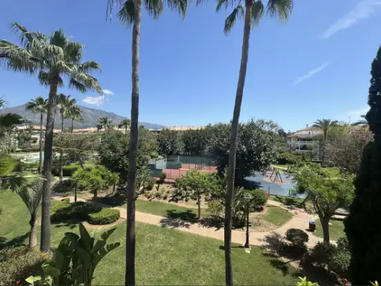 Apartament amb piscina en venda a Nueva Andalucía, imagen 3