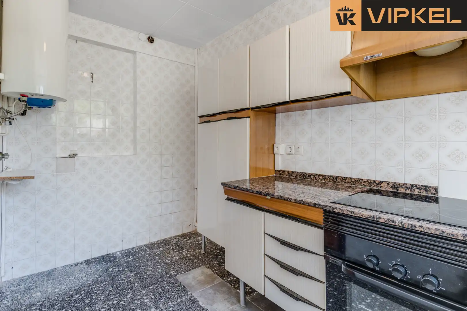 Küche von Einfamilien-Reihenhaus zum Verkauf in Barcelona mit Privatgarten und Terrasse