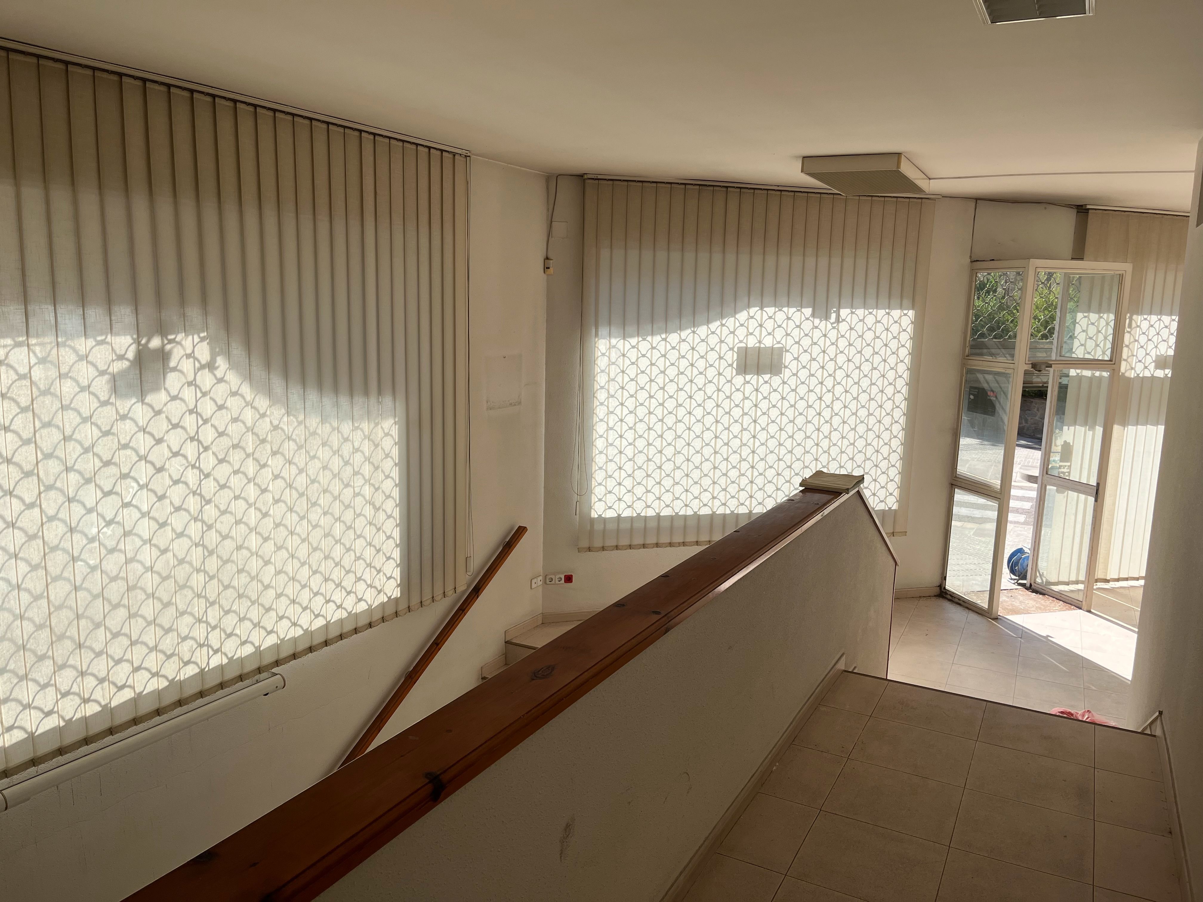 Premises for sale in Rubí  with Air Conditioner and Heating