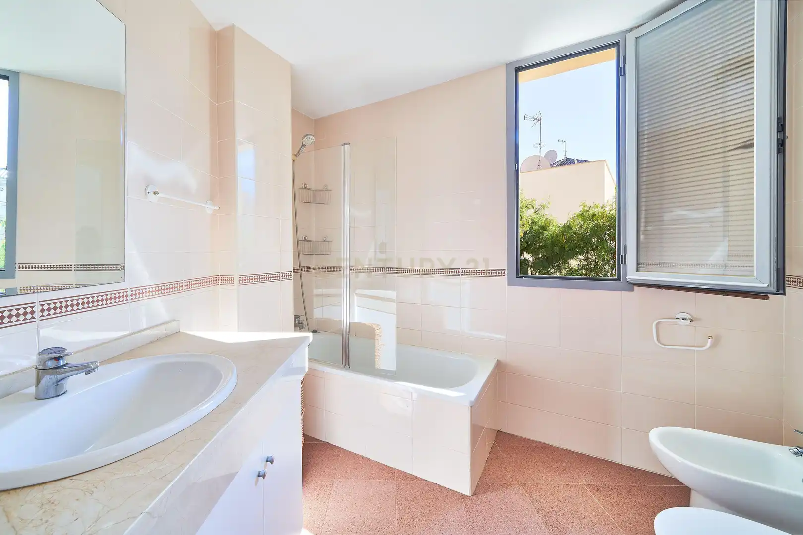 Bathroom of Houses for sale in Fuengirola  with Private garden, Alarm and Community pool