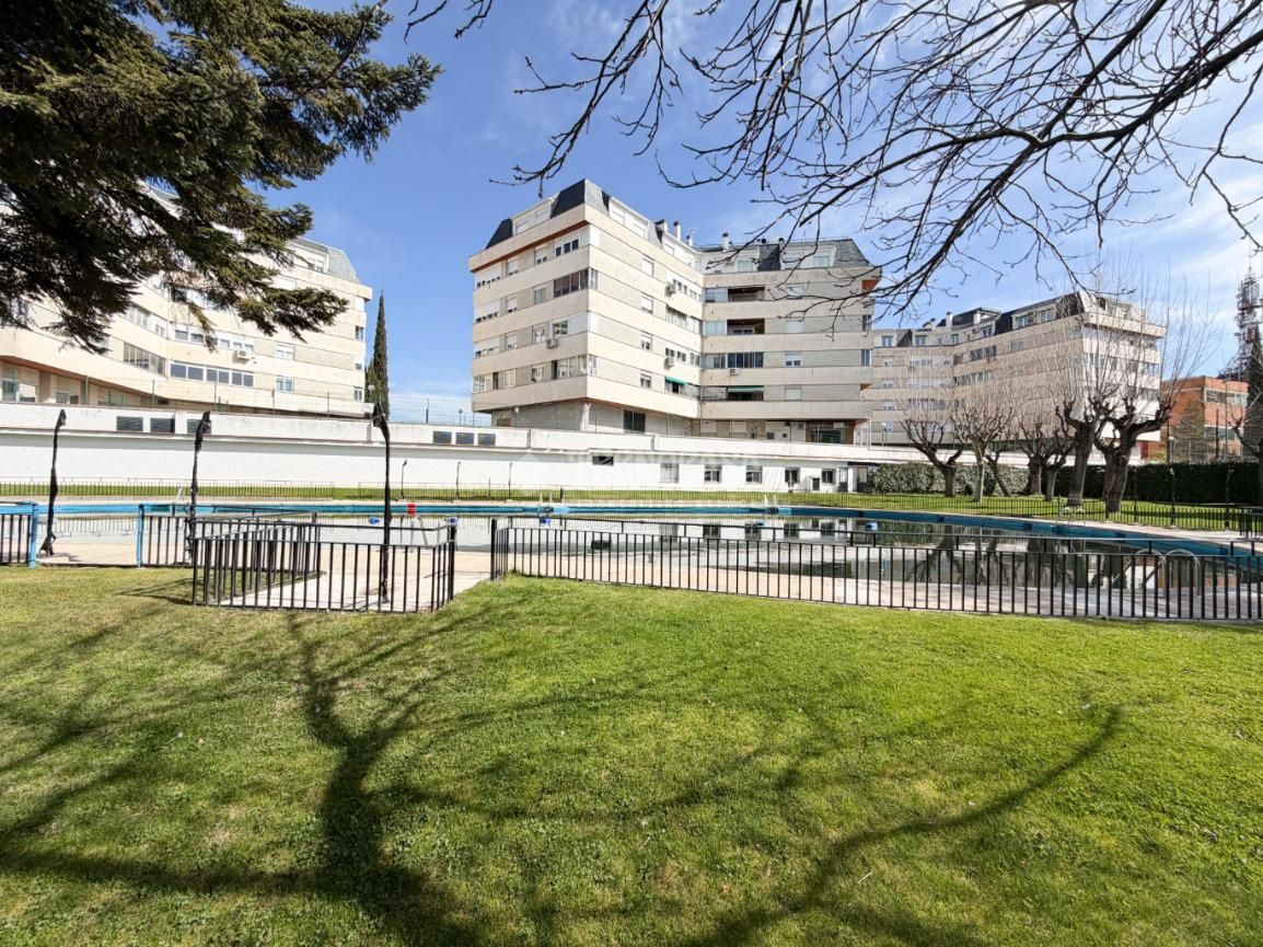 Vista exterior de Pis en venda en Collado Villalba amb Aire condicionat, Calefacció i Parquet