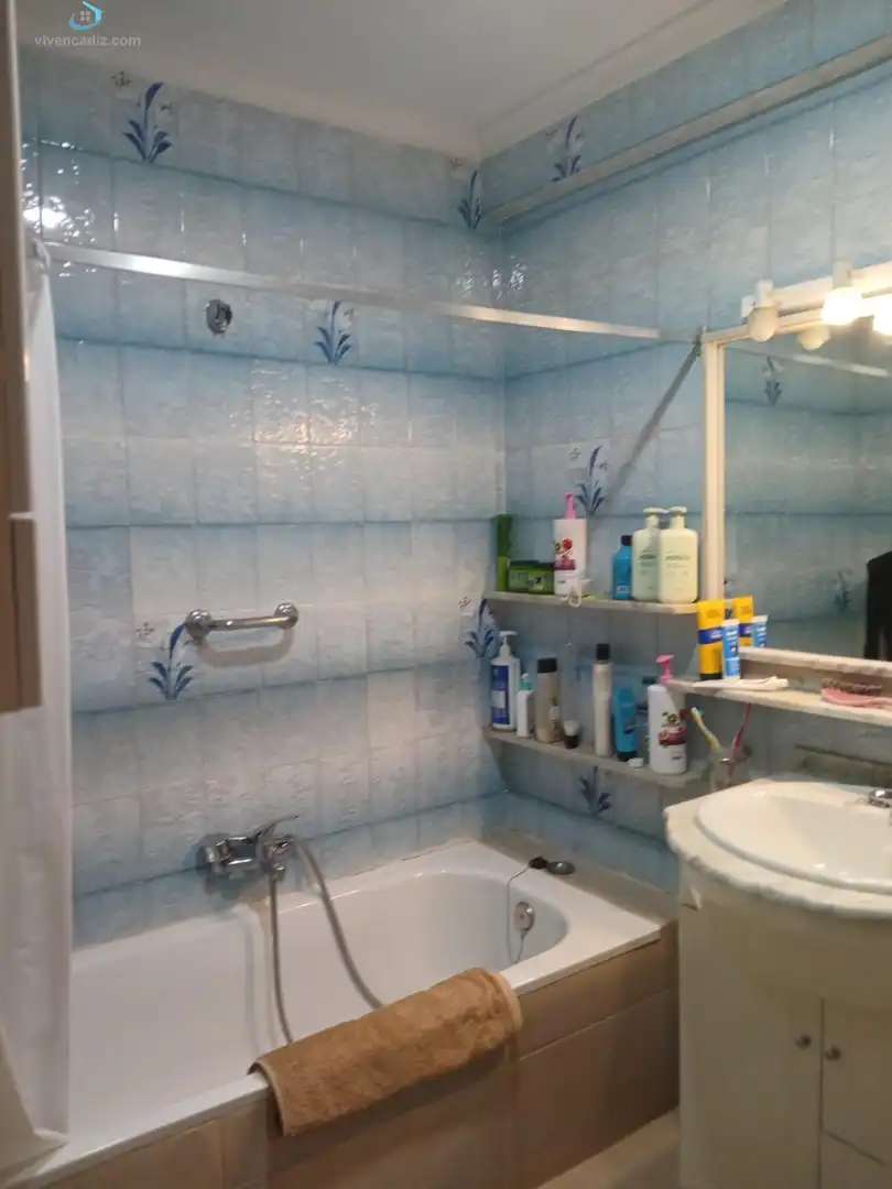 Bathroom of Flat for sale in Cádiz
