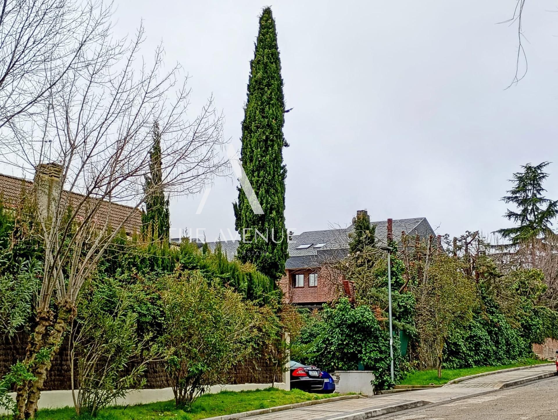 Vista exterior de Casa adosada en venda en Las Rozas de Madrid amb Jardí privat i Balcó