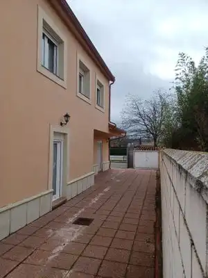 Vista exterior de Casa o chalet en venta en Renedo de Esgueva con Jardín privado