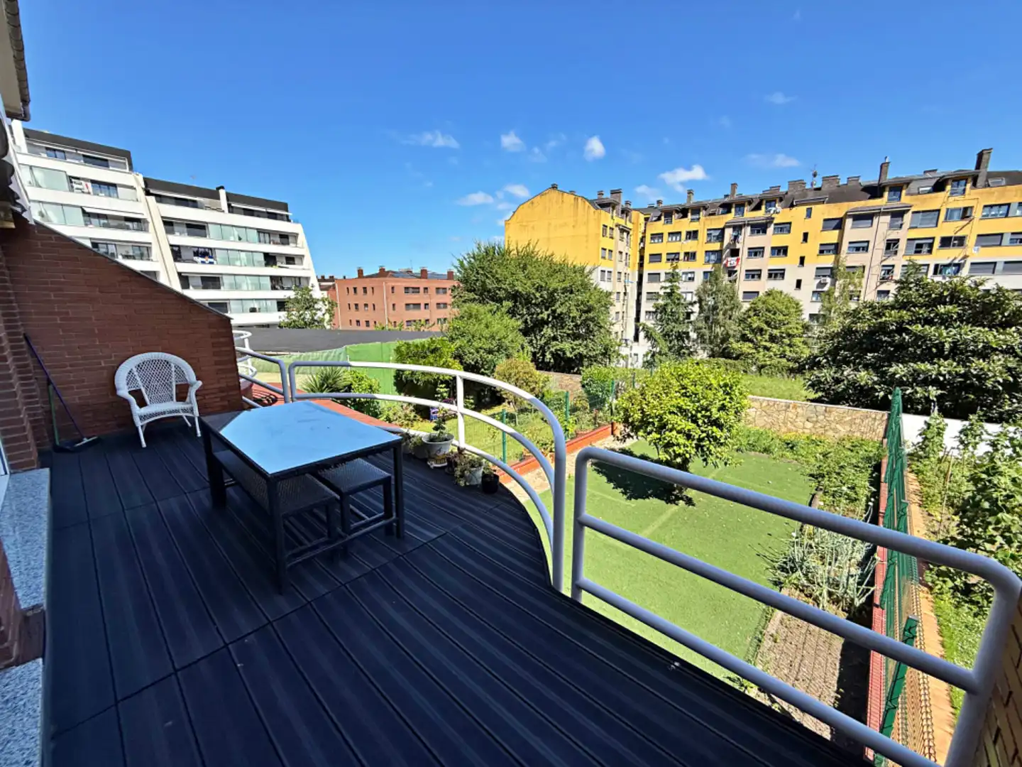 Terraza de Casa adosada en venta en Oviedo  con Calefacción, Jardín privado y Parquet