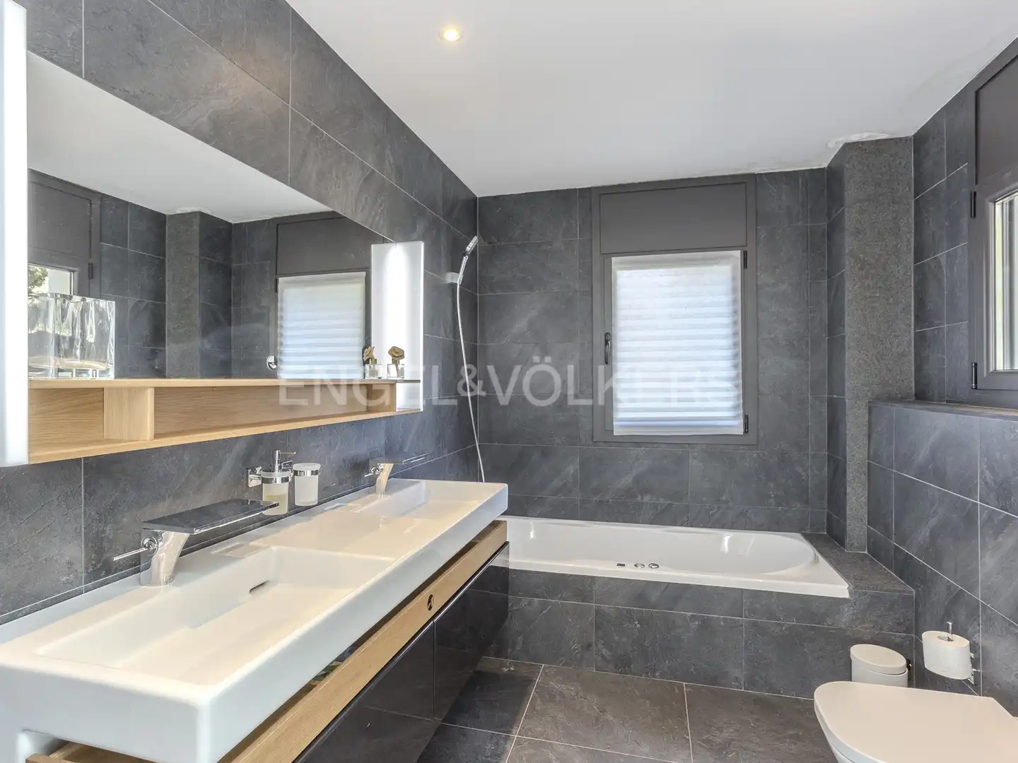 Bathroom of Houses for rent in Vilanova i la Geltrú  with Air Conditioner, Heating and Private garden