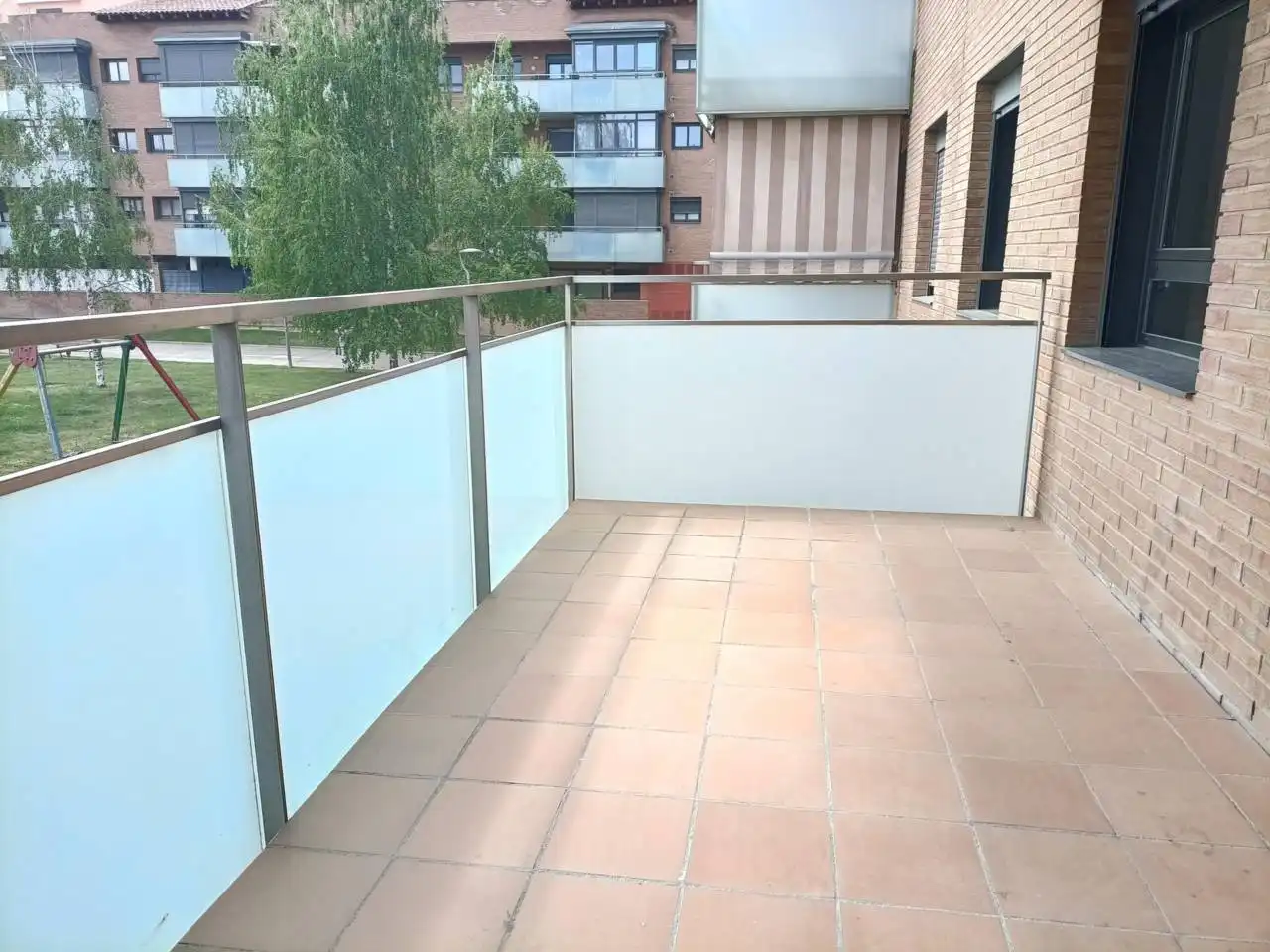 Terrassa de Pis de lloguer en Vic amb Calefacció, Terrassa i Moblat