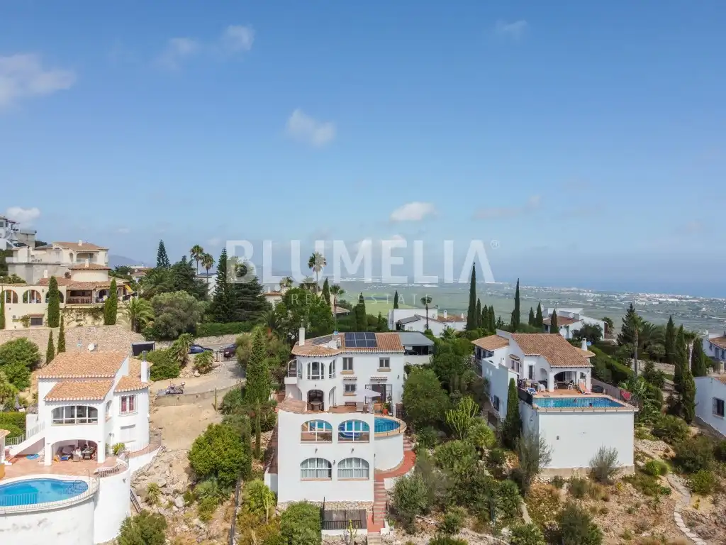 Vista exterior de Casa o xalet en venda en Dénia amb Aire condicionat, Jardí privat i Piscina