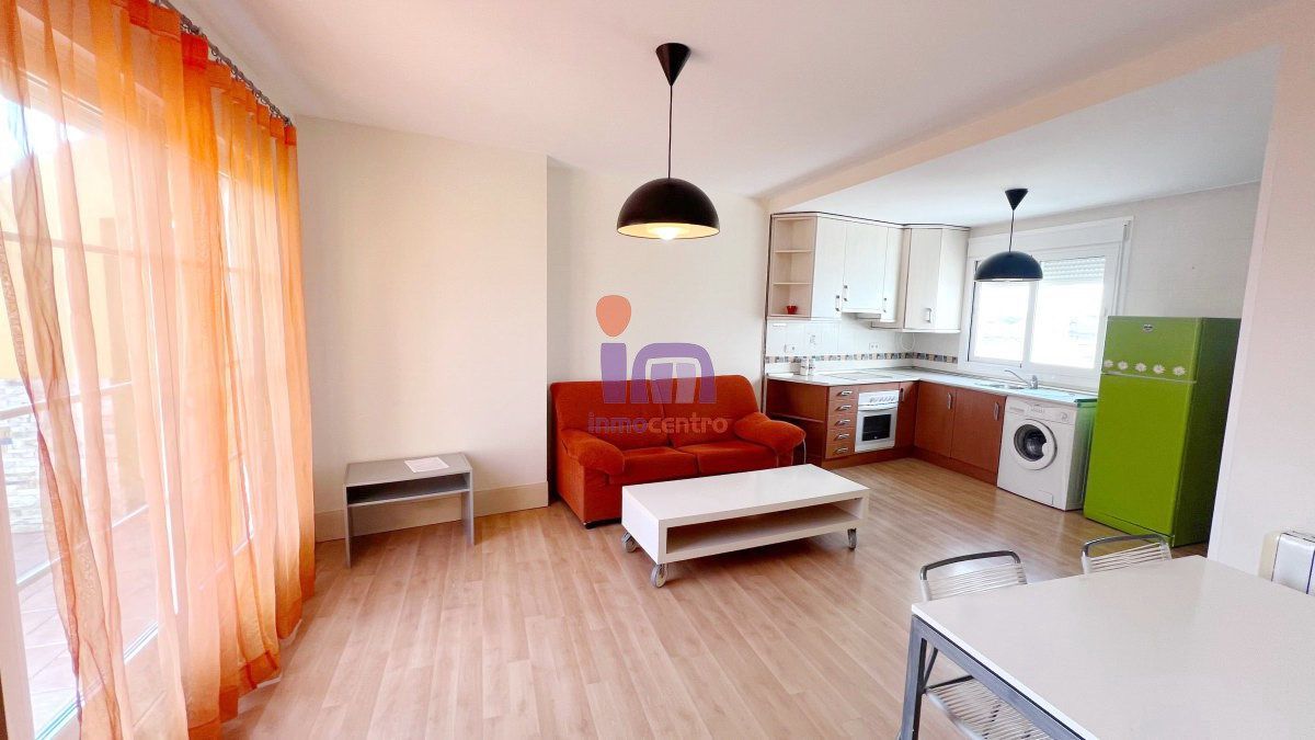 Living room of Attic for sale in Valdepeñas  with Air Conditioner, Heating and Parquet flooring
