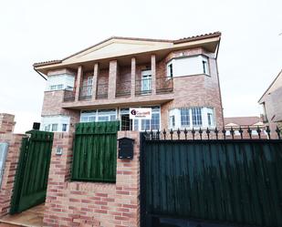 Vista exterior de Casa o xalet en venda en Torrejón de la Calzada amb Calefacció i Jardí privat