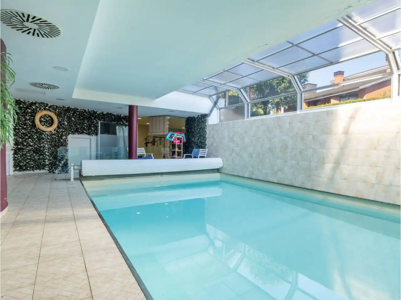 Piscina de Casa o xalet en venda en Donostia - San Sebastián  amb Aire condicionat, Calefacció i Jardí privat