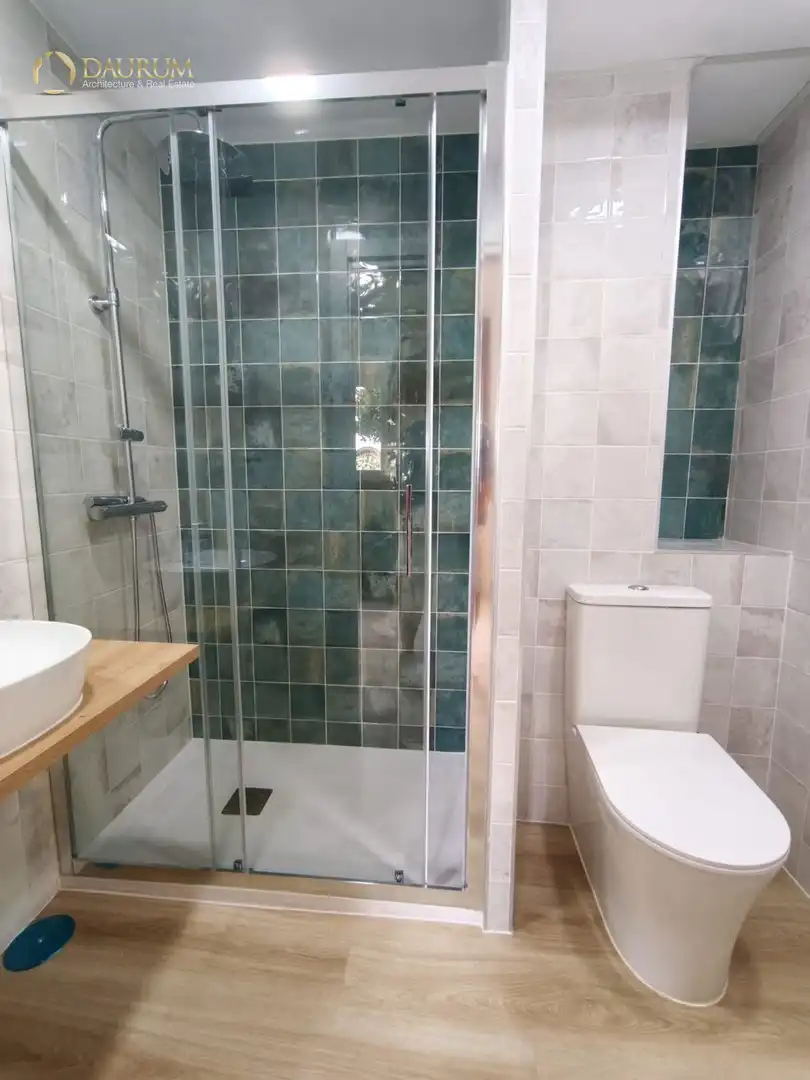 Badezimmer von Wohnung zum Verkauf in Madrid mit Klimaanlage und Heizung