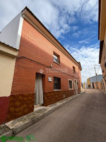 Casa adosada en Venta en C. Julio Fernández en Fuente de Pedro Naharro