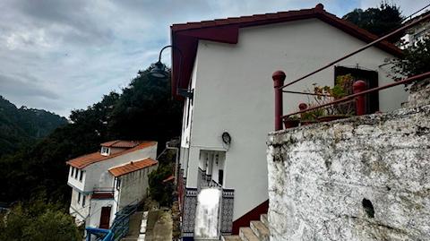 Foto 3 de Casa adosada en venda a Calle Cimadevilla, 18, Cudillero, Asturias