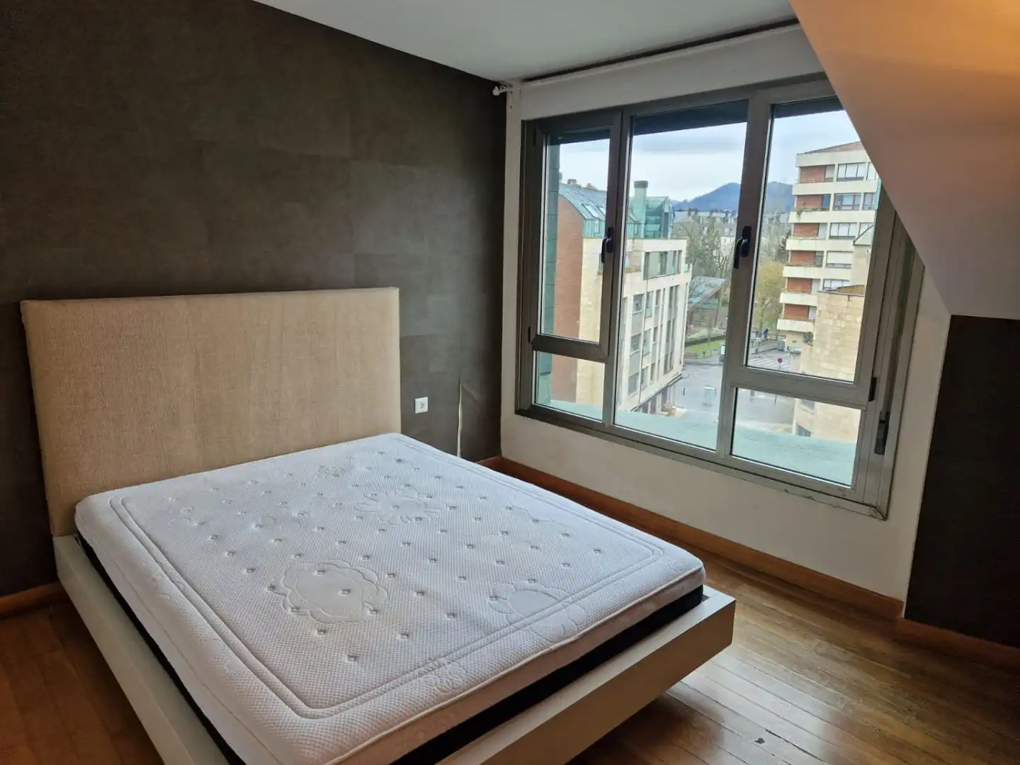 Habitación de Dúplex en venta en Torrelavega  con Aire acondicionado y Calefacción