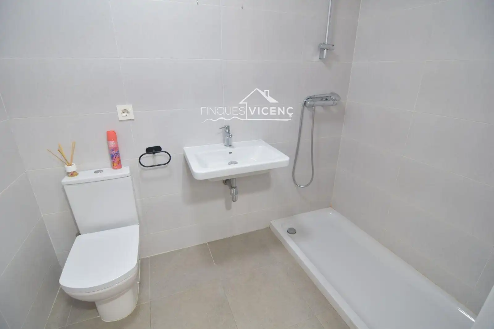 Badezimmer von Wohnung zur Miete in Calafell mit Klimaanlage, Heizung und Terrasse