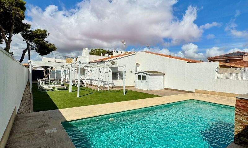 Swimming pool of House or chalet for sale in Torrevieja  with Swimming Pool