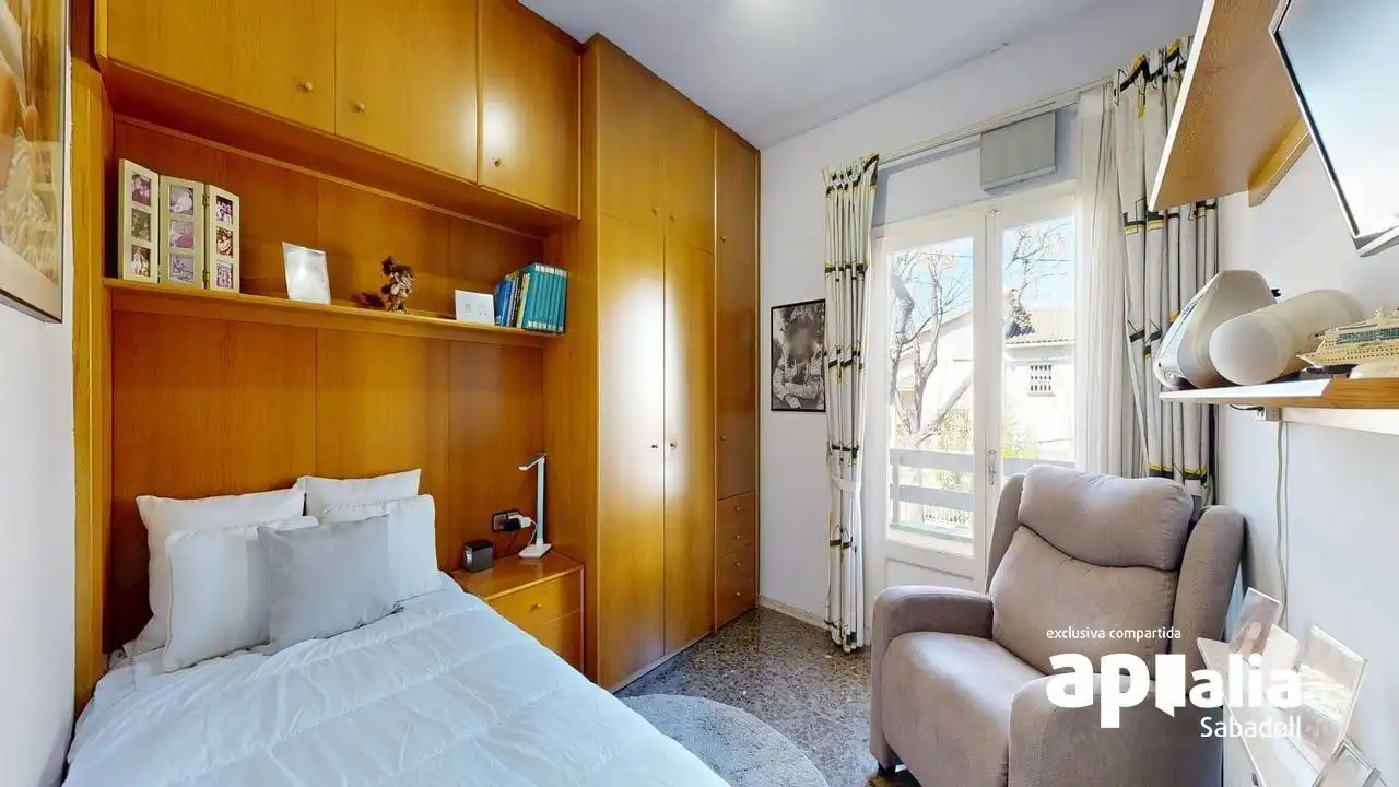 Dormitori de Casa o xalet en venda en Barberà del Vallès amb Calefacció, Jardí privat i Terrassa