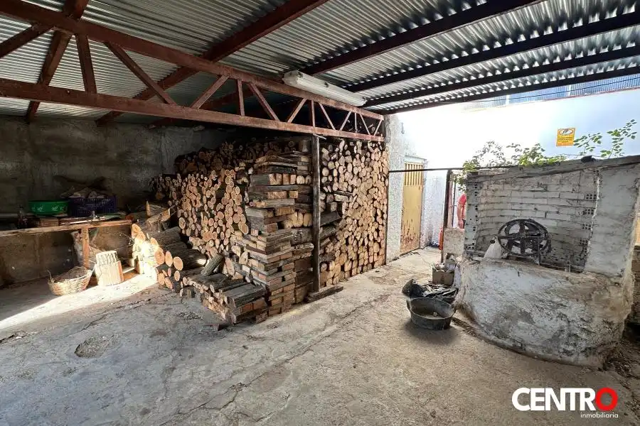 Casa o xalet en venda en Guadahortuna amb Jardí privat
