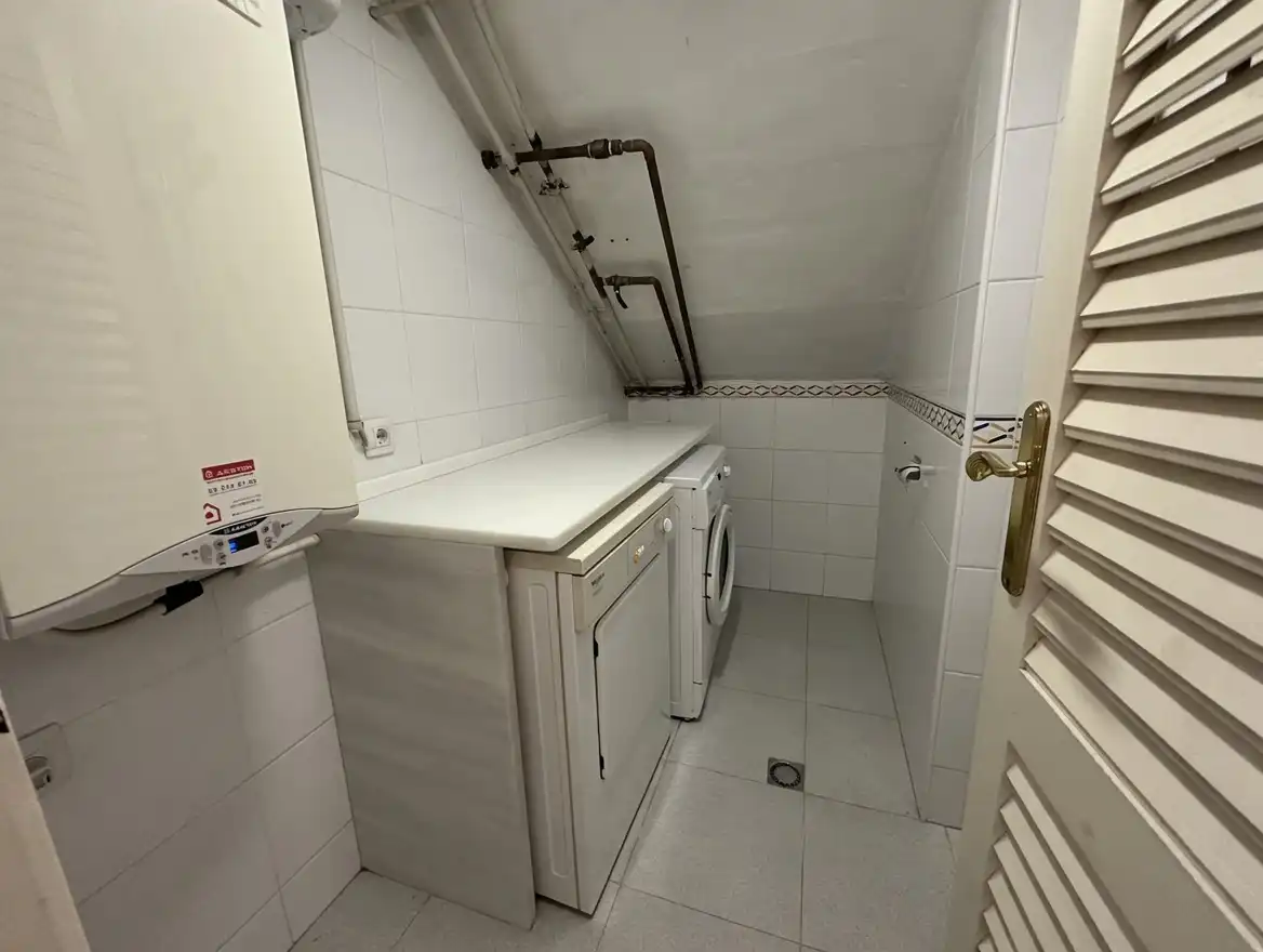 Baño de Casa adosada en venta en Sant Joan Despí con Aire acondicionado, Calefacción y Jardín privado