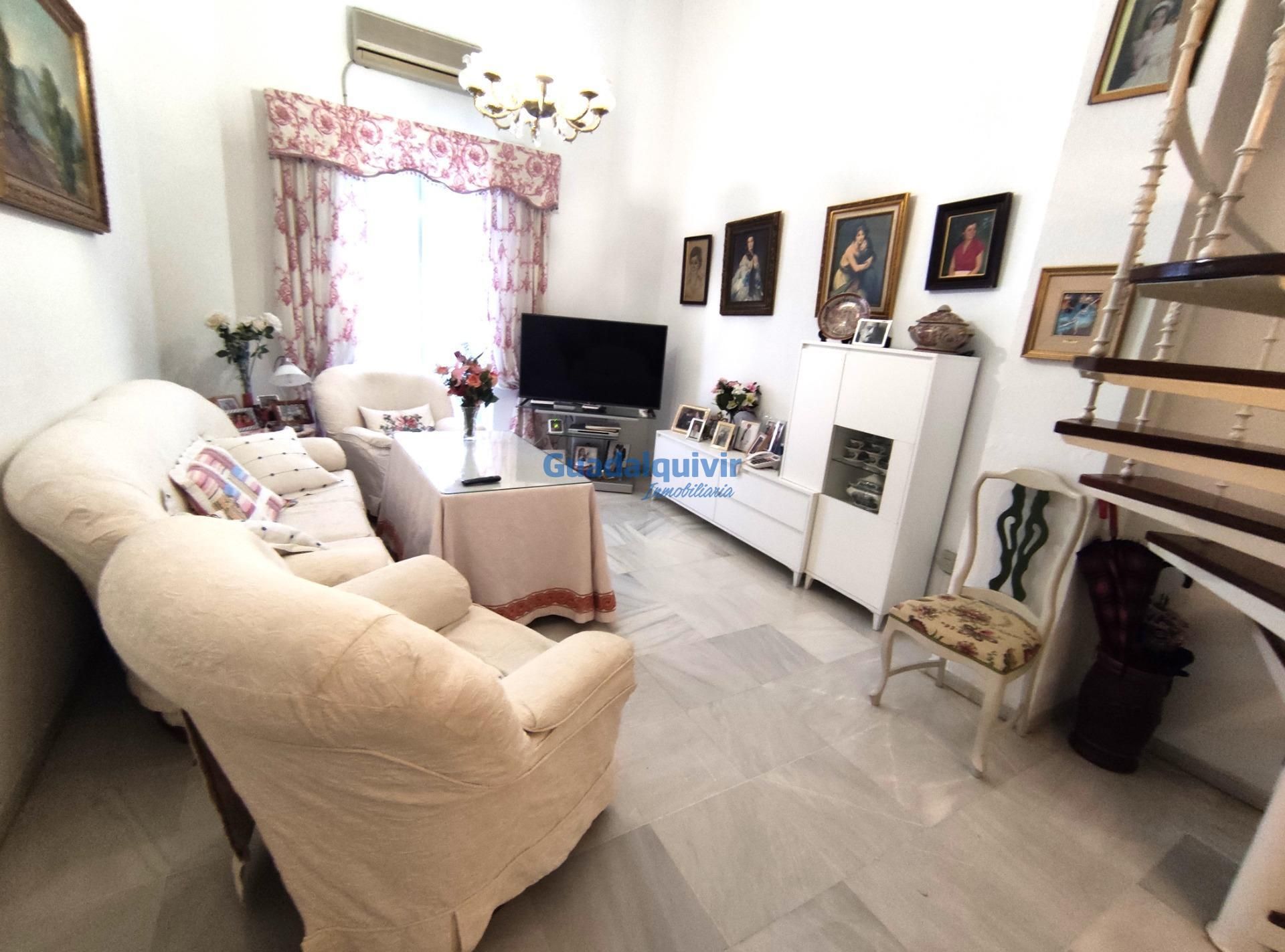 Living room of Flat for sale in  Sevilla Capital  with Air Conditioner, Heating and Terrace