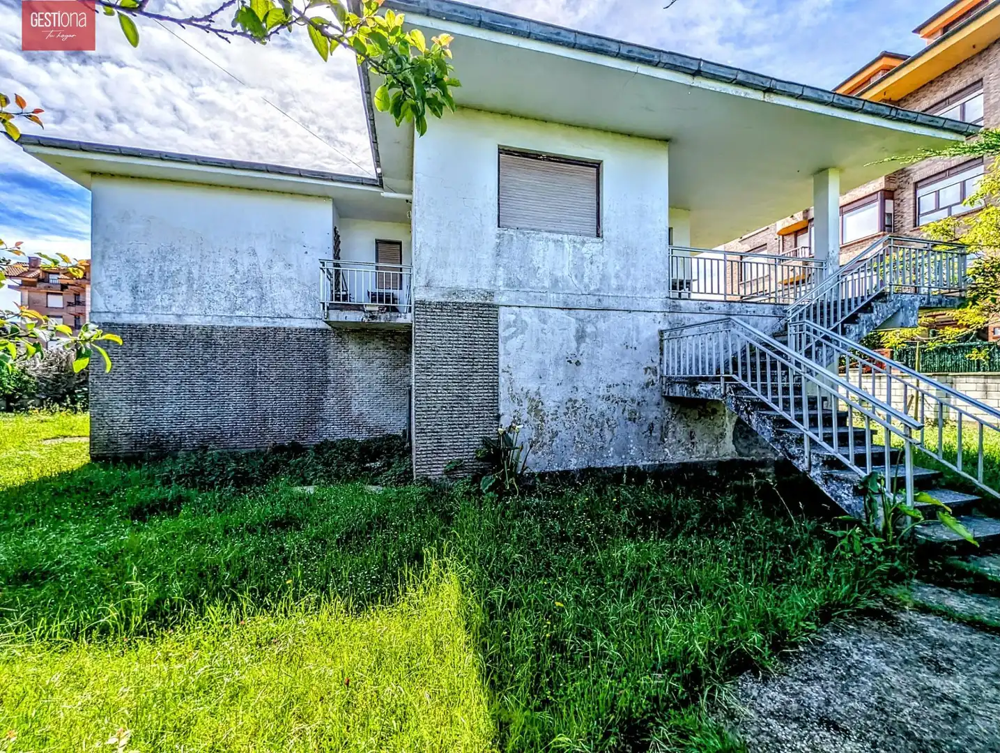 Vista exterior de Casa o chalet en venta en Noja con Jardín privado, Terraza y Balcón