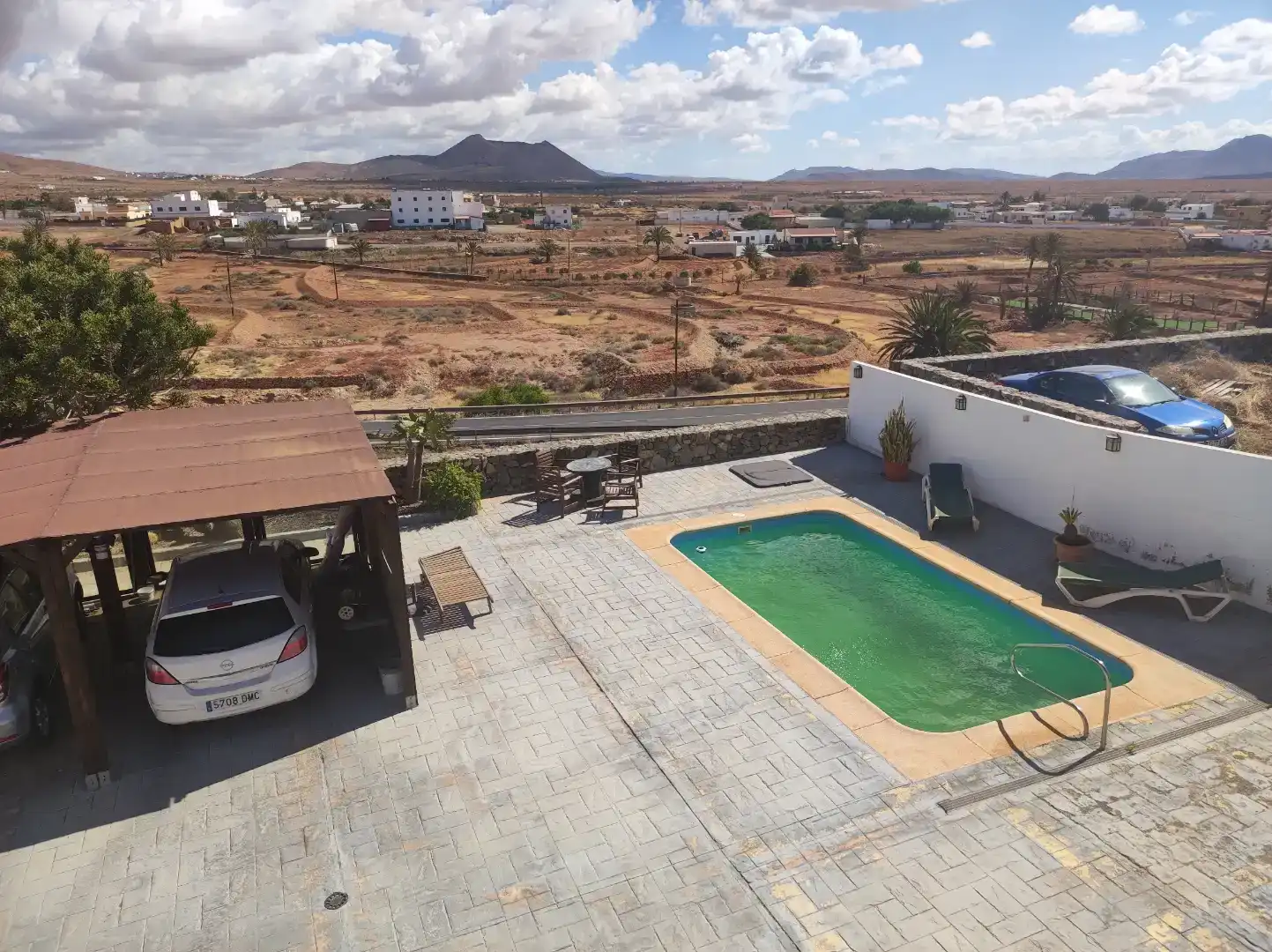 Vista exterior de Casa o xalet en venda en Tuineje amb Aire condicionat, Jardí privat i Piscina