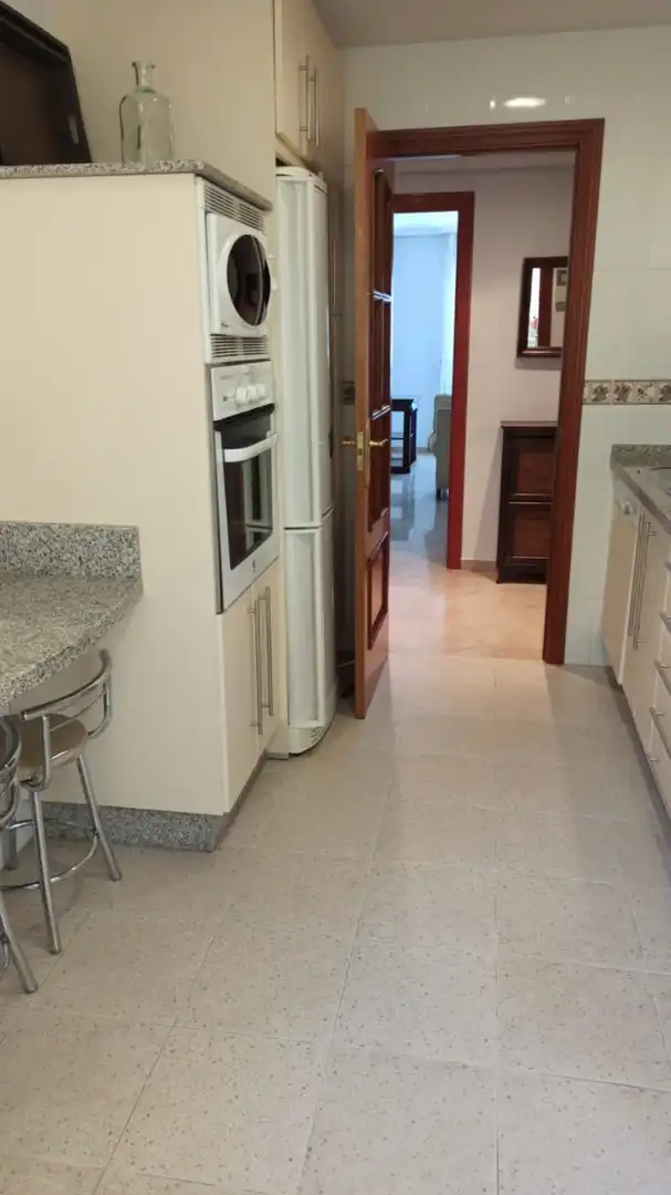 Cuina de Pis de lloguer en Córdoba amb Aire condicionat, Calefacció i Jardí privat