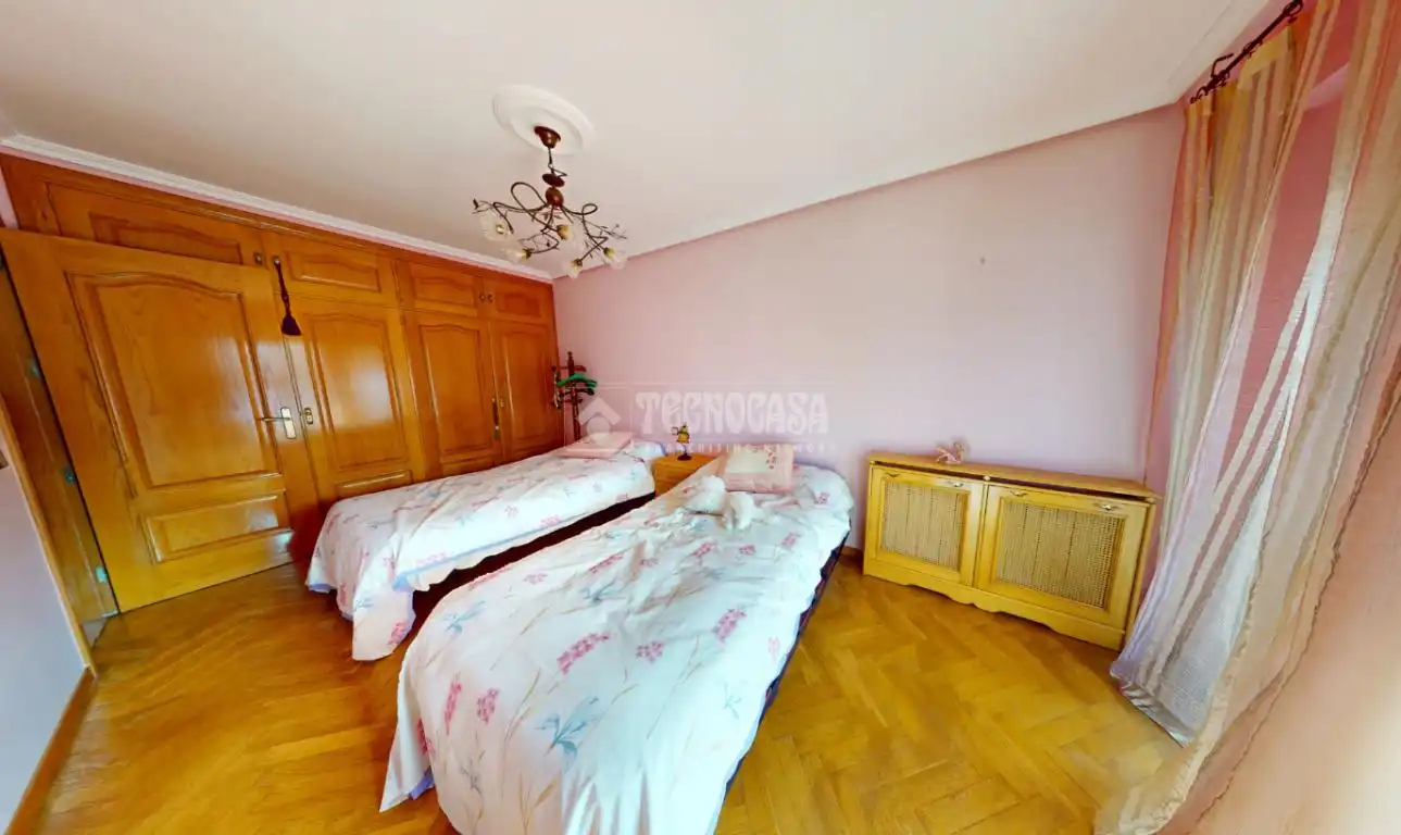 Schlafzimmer von Einfamilien-Reihenhaus zum Verkauf in Leganés mit Heizung, Parkett und Terrasse