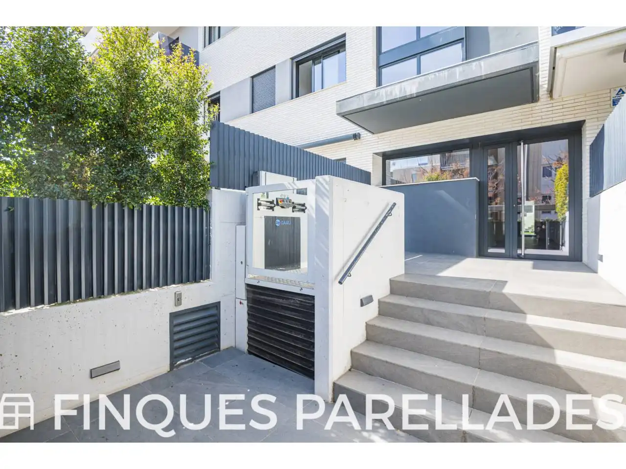 Vista exterior de Piso en venta en Sitges con Aire acondicionado, Calefacción y Jardín privado