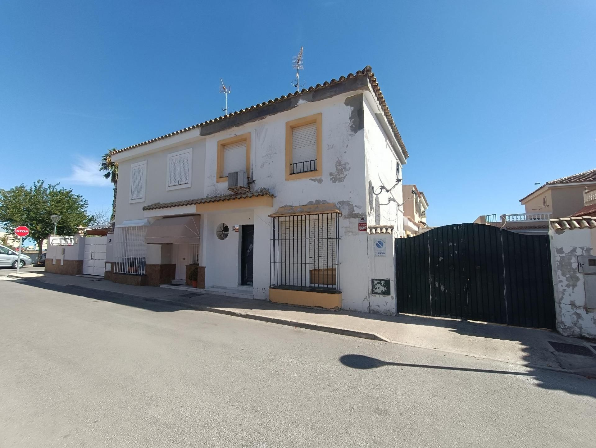 Vista exterior de Casa adosada en venda en Jerez de la Frontera