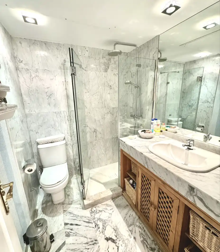 Bathroom of Ground floor for sale in Marbella  with Air Conditioner, Heating and Terrace