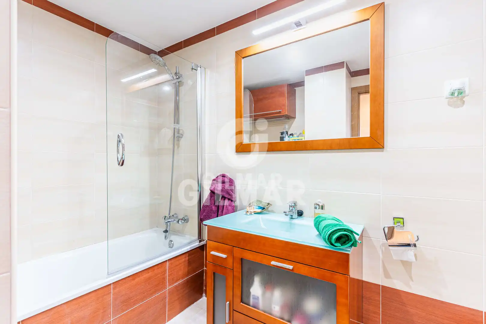 Baño de Ático en venta en Parla con Calefacción, Jardín privado y Trastero