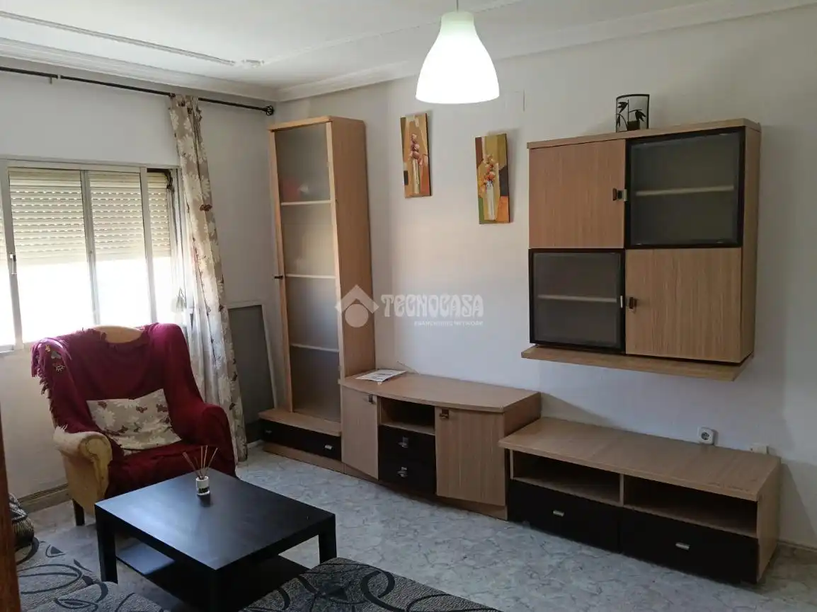 Sala de estar de Piso en venta en Dos Hermanas con Amueblado y Balcón