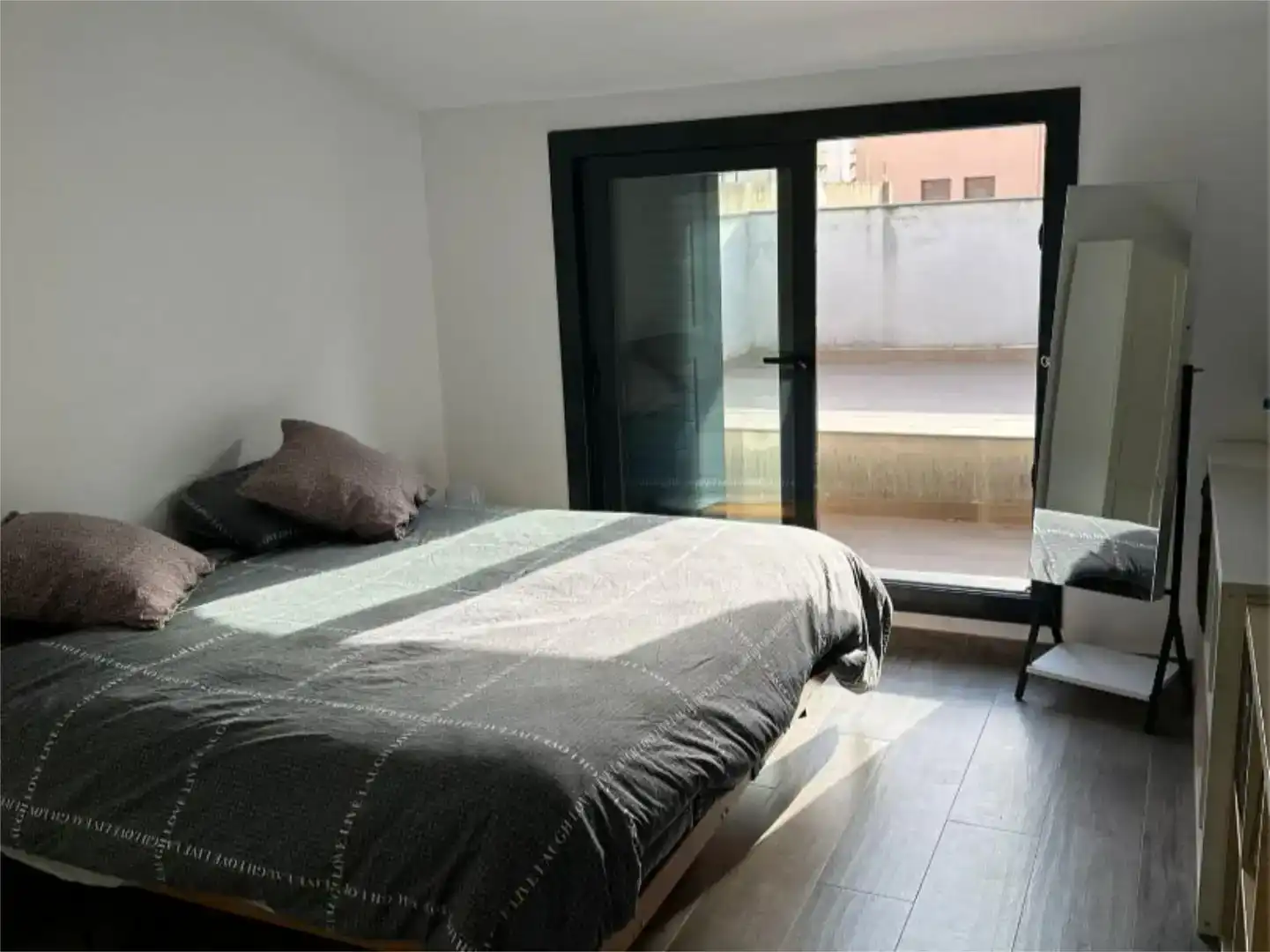 Dormitori de Casa adosada en venda en Vilanova i la Geltrú amb Aire condicionat