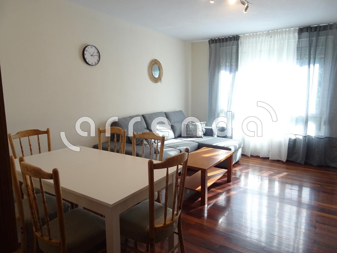 Living room of Flat to rent in Santander  with Heating, Parquet flooring and Storage room
