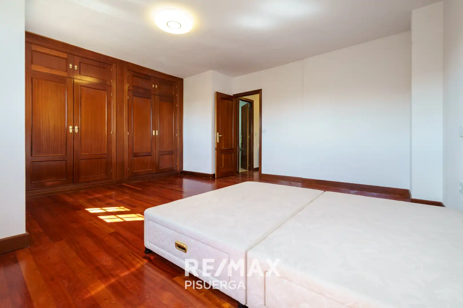 Dormitori de Casa o xalet en venda en Fuensaldaña amb Jardí privat i Traster