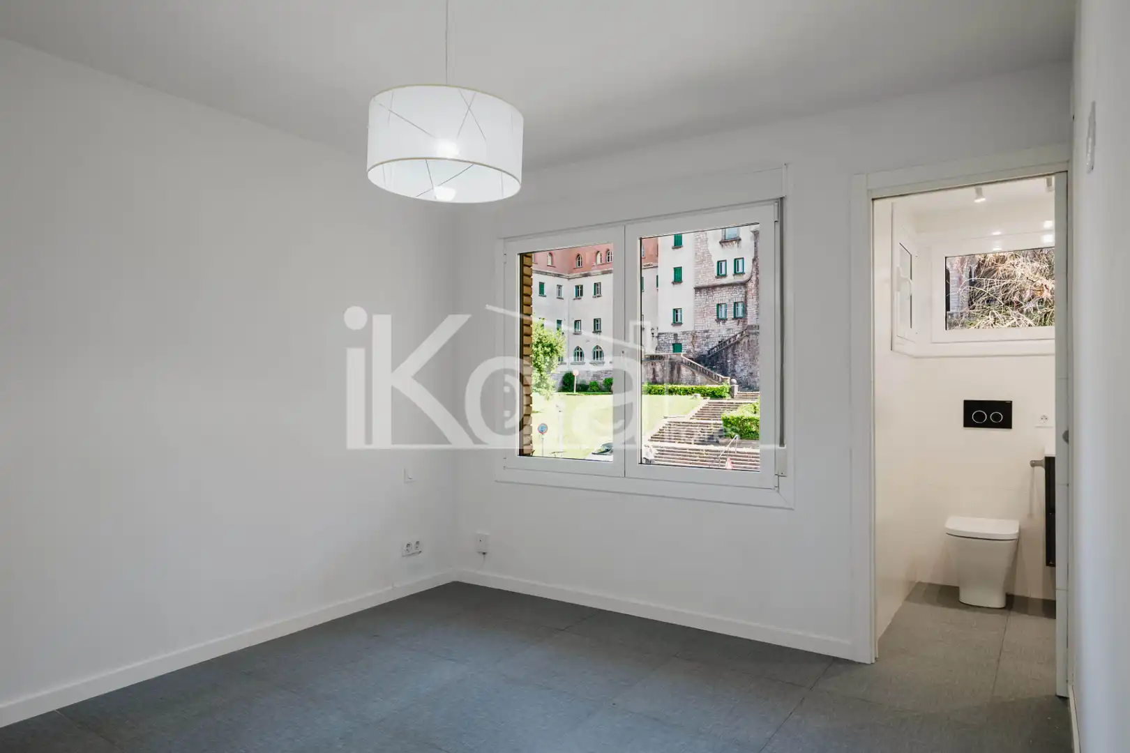 Dormitori de Dúplex en venda en Donostia - San Sebastián  amb Forn, Rentadora i Microones