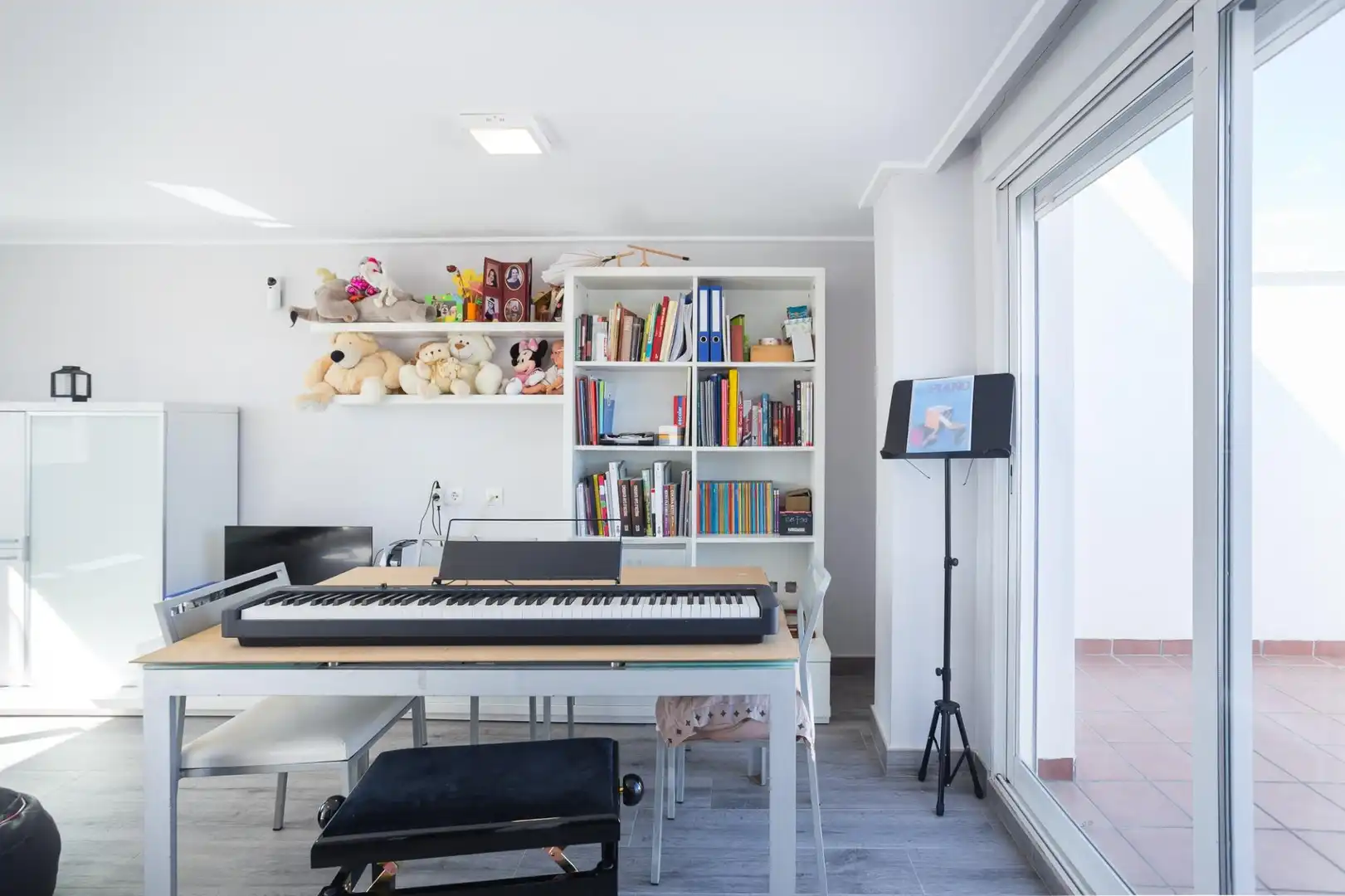 Wohnzimmer von Dachboden zum Verkauf in Gandia mit Klimaanlage, Heizung und Terrasse