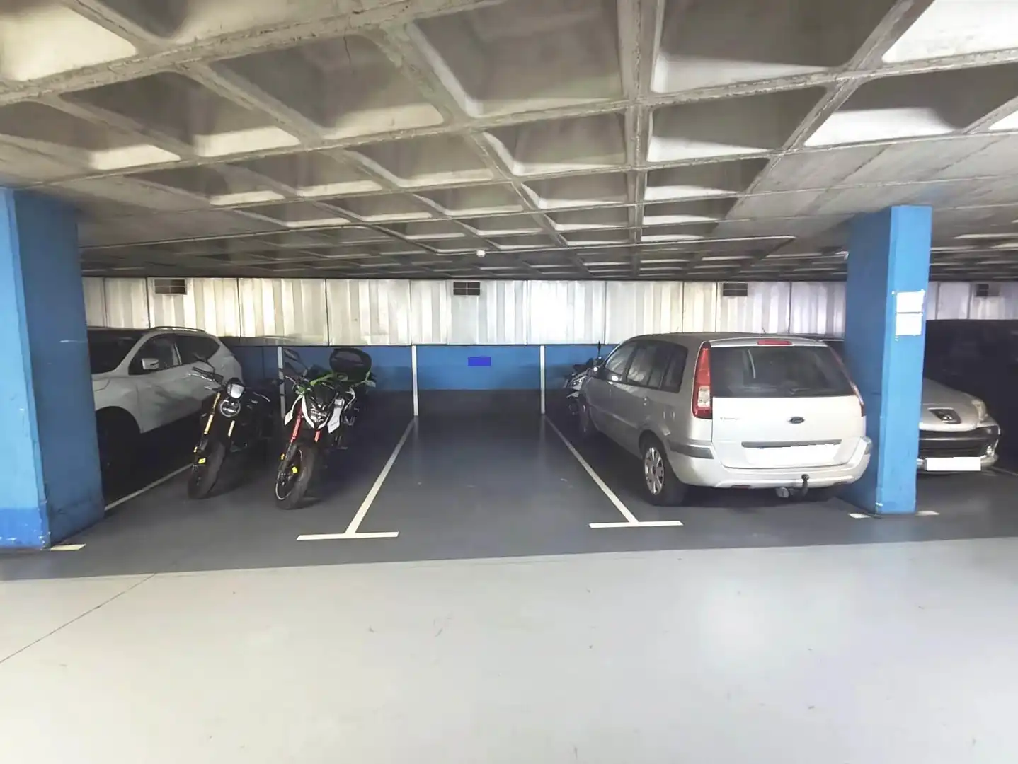 Aparcament de Garatge en venda en Badalona