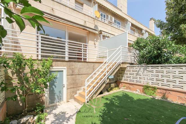 Casa adosada en Venta en Carrer dels Arenys en Can Bou