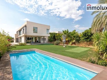 Villa con piscina in vendita a Calle Reus