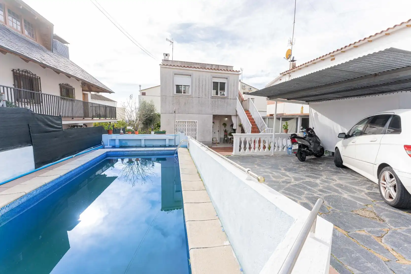 Piscina de Casa o xalet en venda en Viladecans amb Aire condicionat, Calefacció i Jardí privat