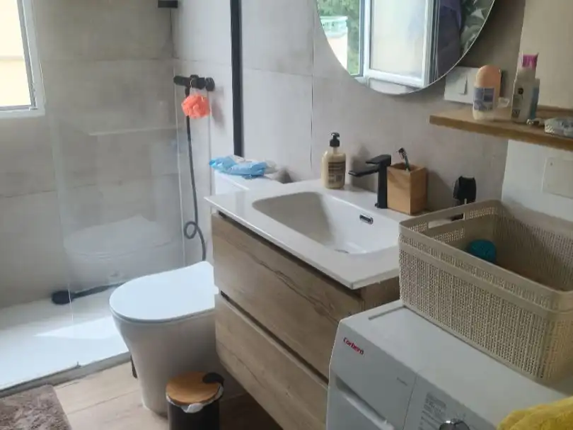 Badezimmer von Wohnung zur Miete in Las Palmas de Gran Canaria mit Möbliert, Waschmaschine und Mikrowelle