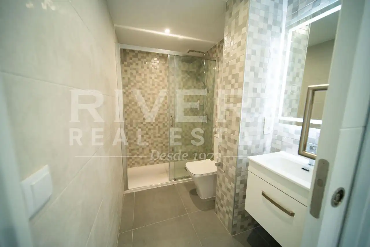 Baño de Piso en venta en Sanxenxo con Calefacción y Terraza